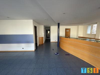Local d'activités - 200 m² - 4 pièces