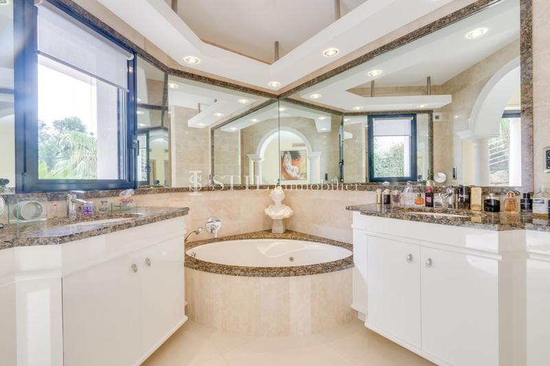 Villa - 200 m² - 5 pièces