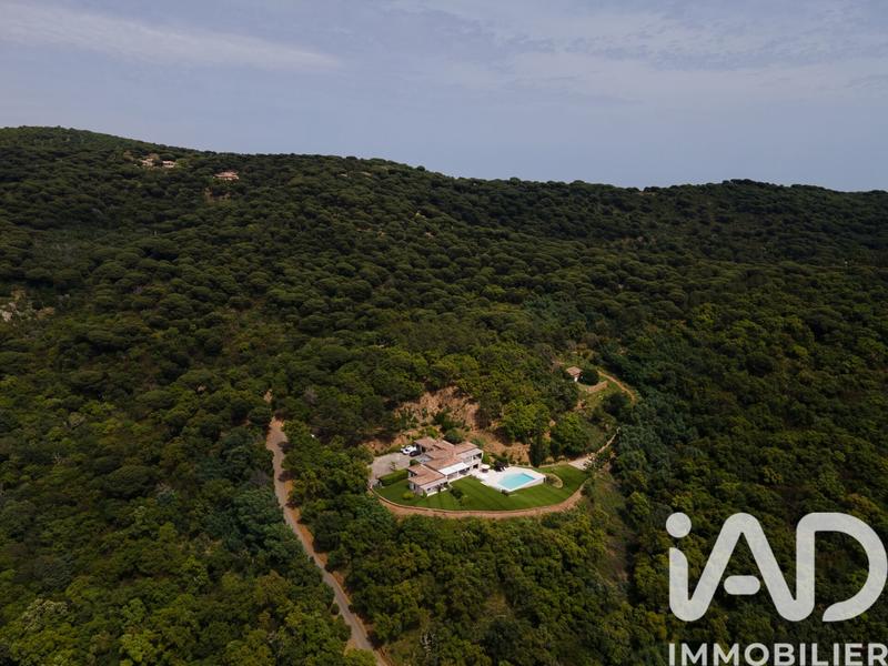 Maison - 370 m² - 7 pièces