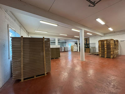 Local commercial - 330 m² - 1 pièce