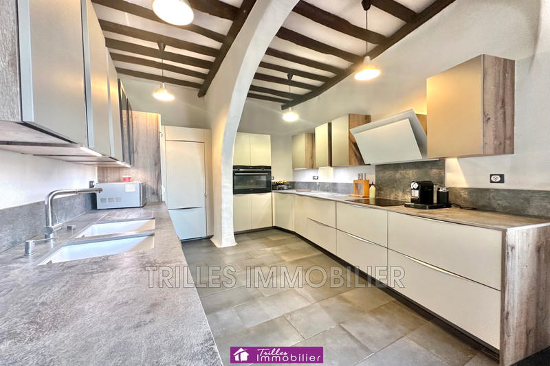Maison - 325 m² - 9 pièces