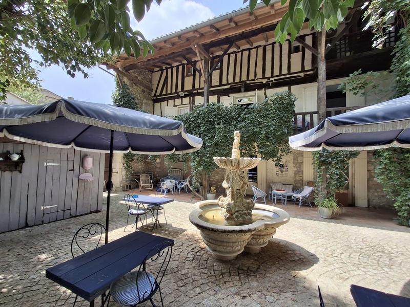 Maison traditionnelle - 350 m² - 11 pièces