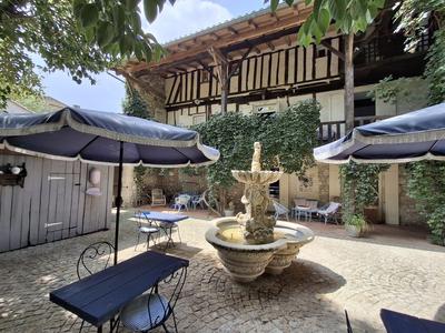 Maison traditionnelle - 350 m² - 11 pièces