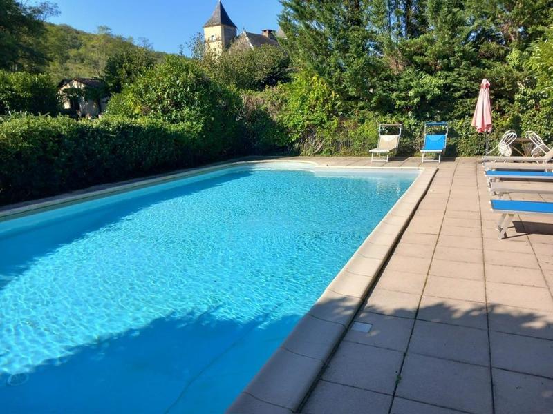 Maison - 234 m² - 10 pièces