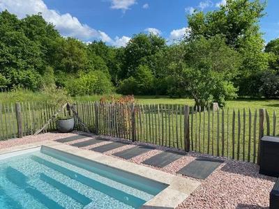 Maison - 280 m² - 8 pièces