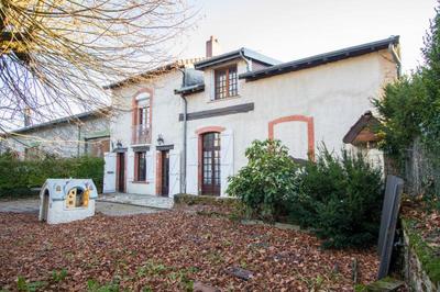 Maison - 272 m² - 9 pièces