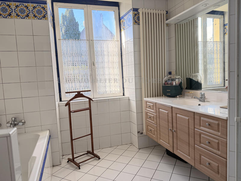 Maison - 229 m² - 9 pièces