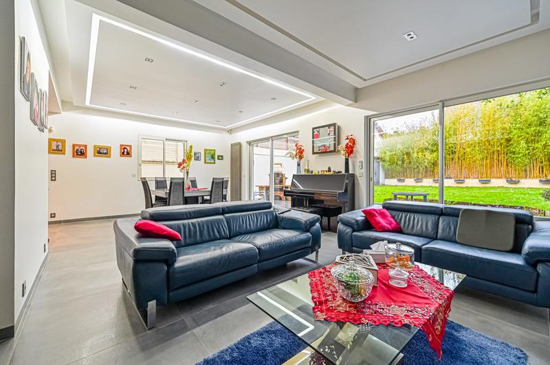 Maison - 216 m² - 6 pièces