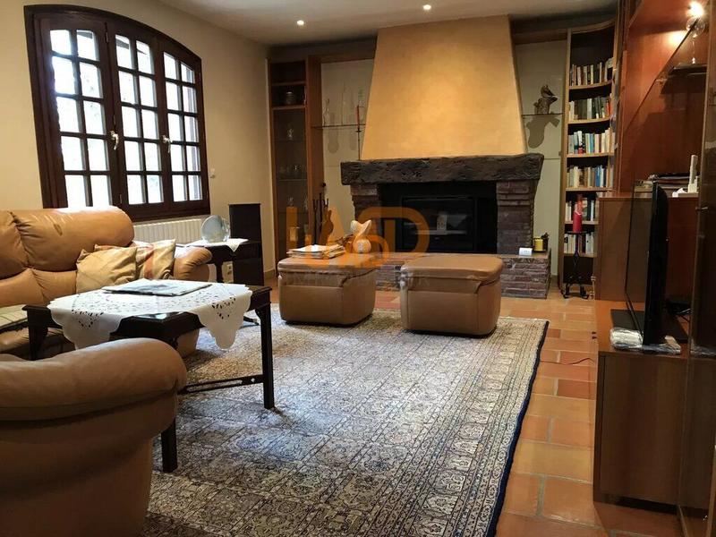 Maison - 282 m² - 11 pièces