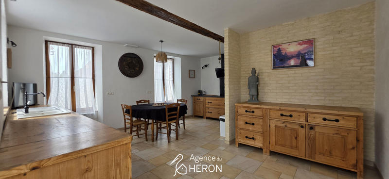 Maison - 217 m² - 6 pièces