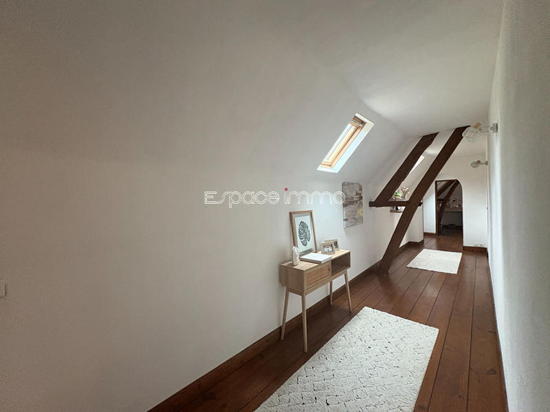 Maison - 233 m² - 6 pièces