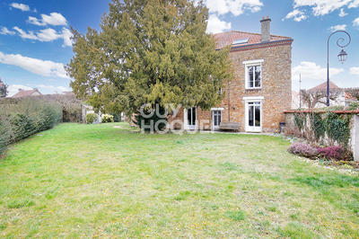 Maison - 261 m² - 13 pièces