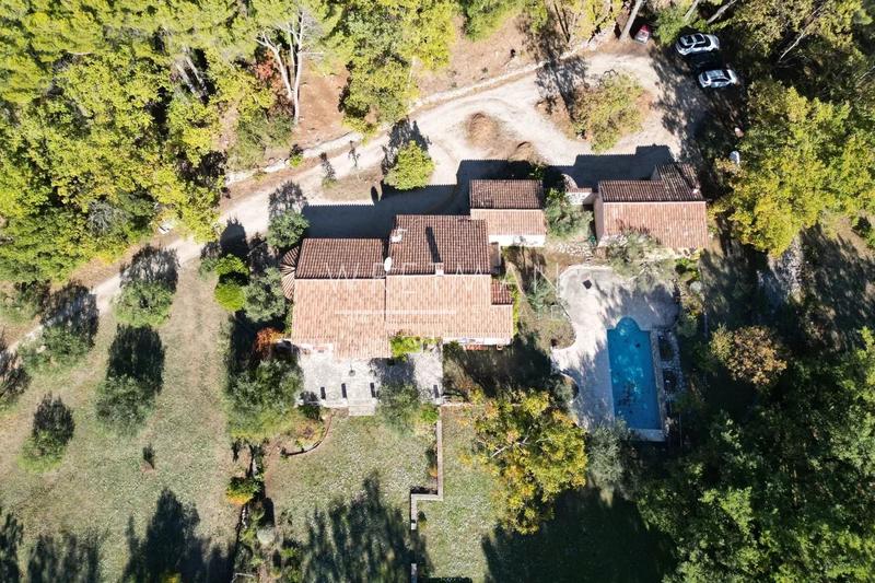 Villa - 188 m² - 8 pièces