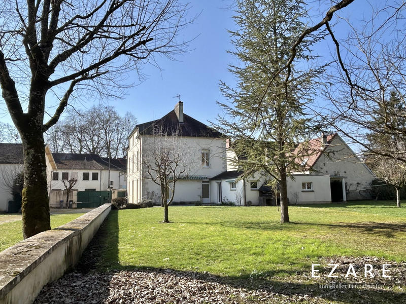 Maison - 240 m² - 9 pièces