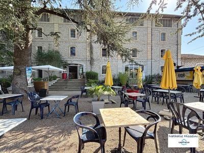 Fonds de commerce - 832 m²