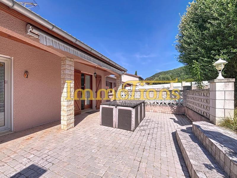 Maison - 96 m² - 4 pièces