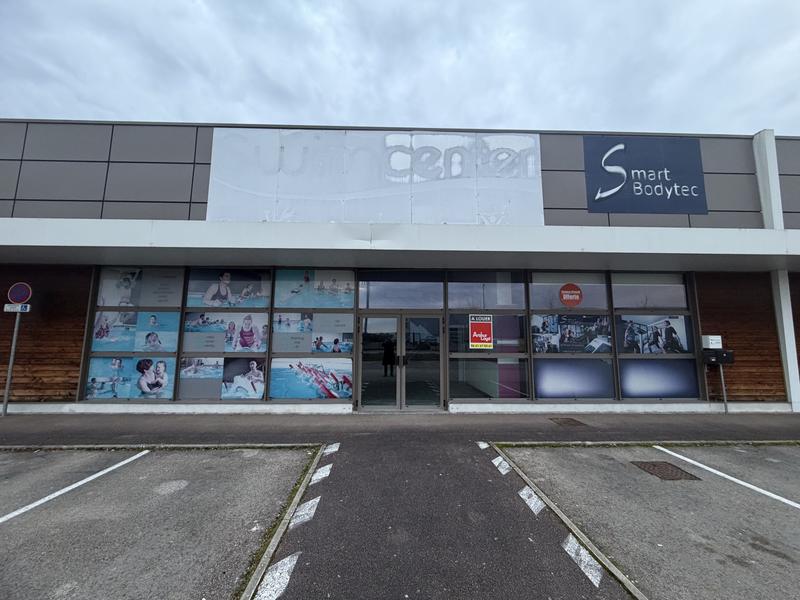 Local commercial - 1 192 m²