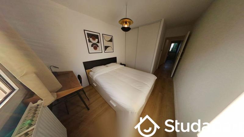 Chambre - 77 m² - 1 pièce