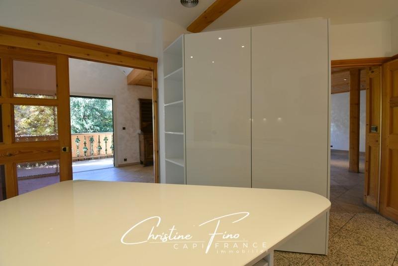 Maison - 251 m² - 10 pièces