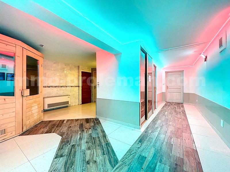 Maison - 405 m² - 15 pièces