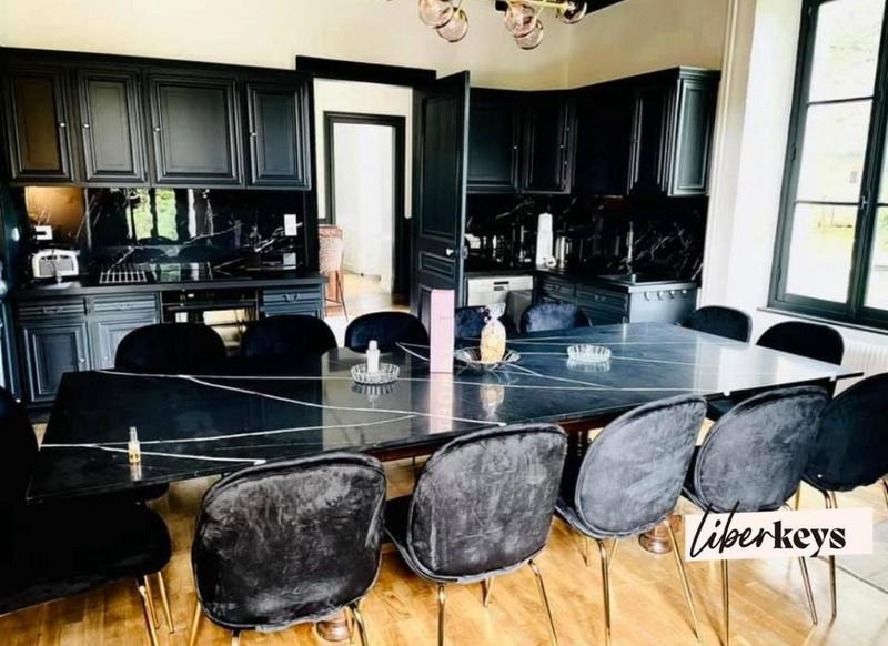 Maison bourgeoise - 650 m² - 11 pièces