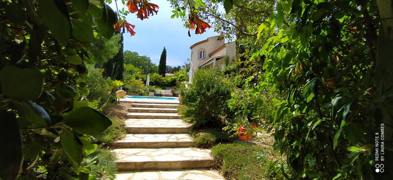 Villa - 220 m² - 8 pièces