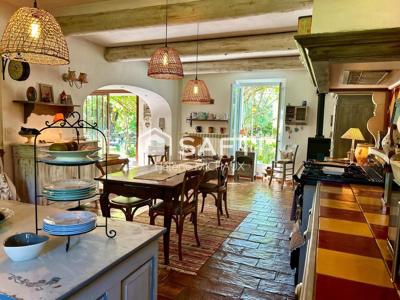 Maison - 400 m² - 8 pièces