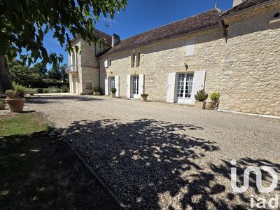 Maison - 440 m² - 15 pièces