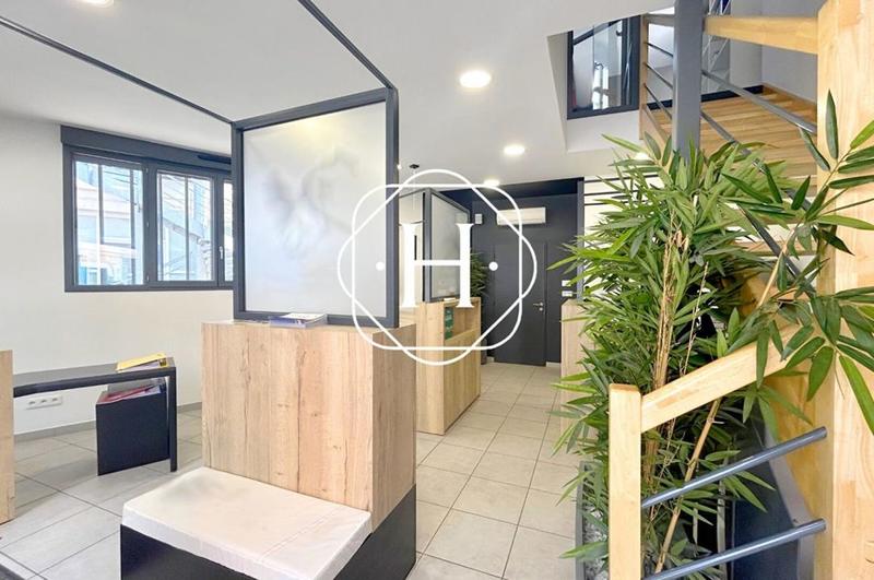 Local commercial - 120 m² - 4 pièces