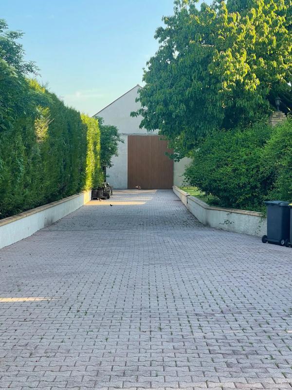 Maison - 370 m² - 8 pièces