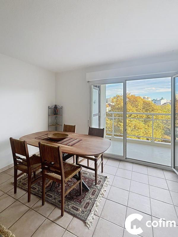 Appartement - 75 m² - 3 pièces