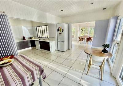 Maison - 265 m² - 9 pièces