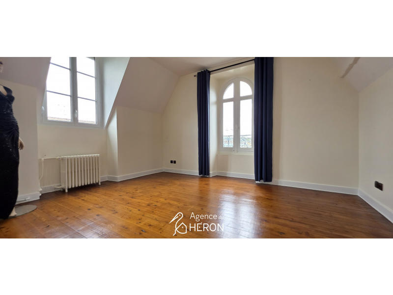 Maison - 240 m² - 9 pièces