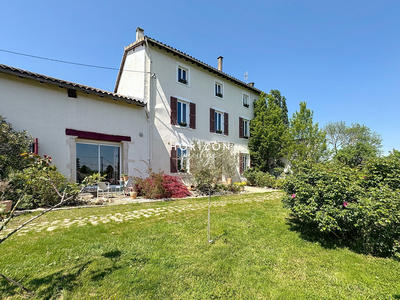 Maison - 255 m² - 6 pièces