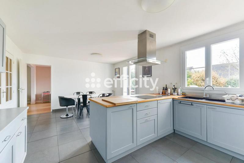 Pavillon - 169 m² - 7 pièces