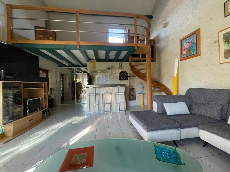 Maison - 205 m² - 7 pièces