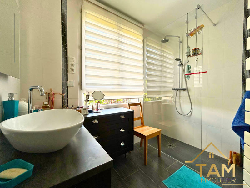 Maison - 186 m² - 10 pièces