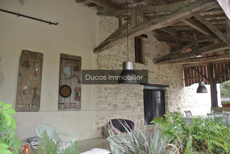 Maison - 250 m² - 6 pièces