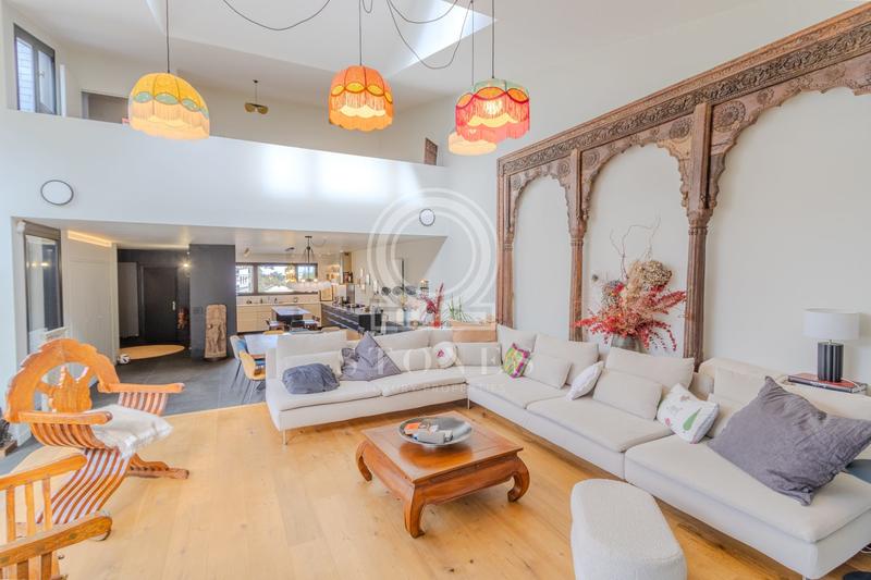 Maison - 250 m² - 8 pièces