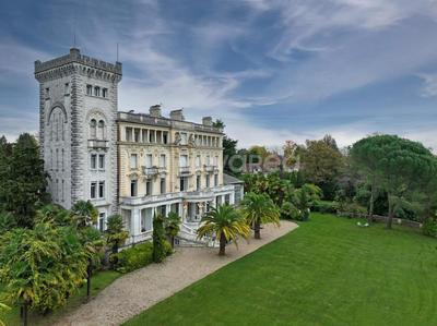 Appartement - 300 m² - 8 pièces