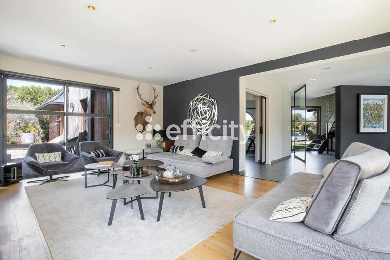 Maison - 315 m² - 8 pièces