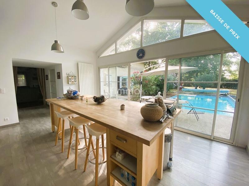 Maison - 209 m² - 6 pièces