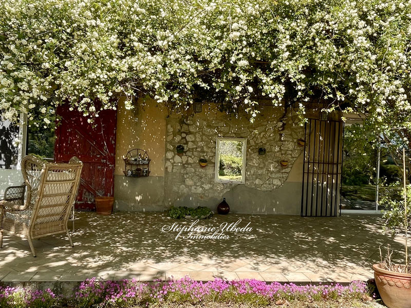 Mas - 250 m² - 7 pièces