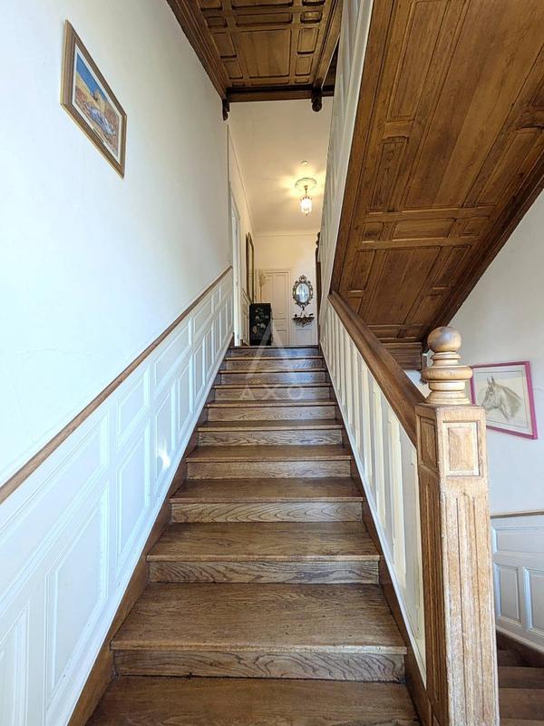 Maison - 284 m² - 13 pièces