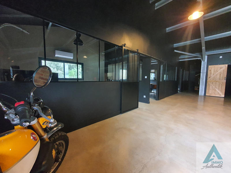 Local commercial - 400 m² - 6 pièces