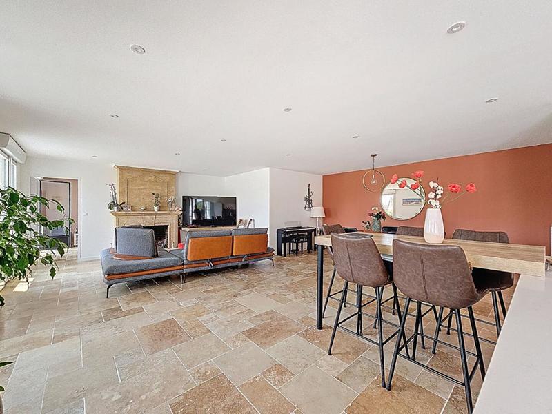 Maison - 260 m² - 10 pièces