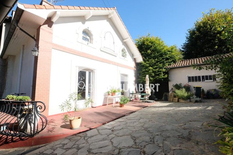 Maison - 275 m² - 8 pièces