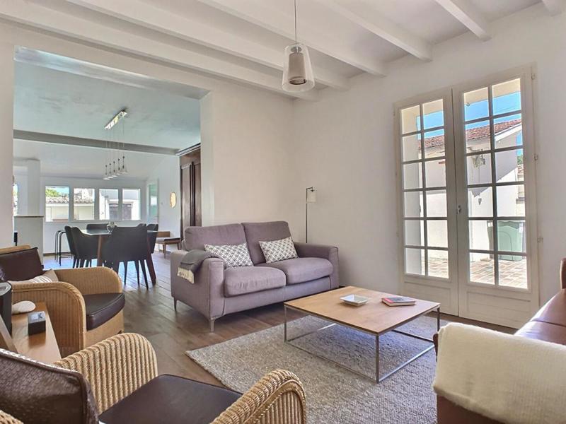 Maison - 240 m² - 10 pièces