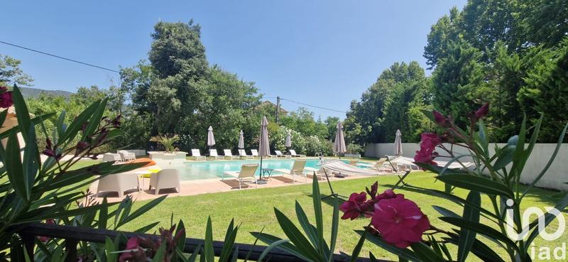 Maison - 408 m² - 12 pièces