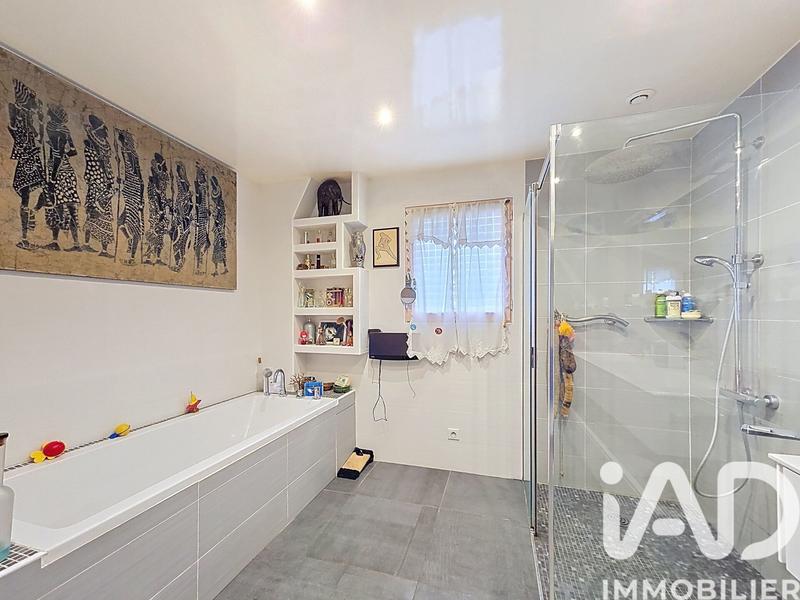 Maison - 213 m² - 7 pièces